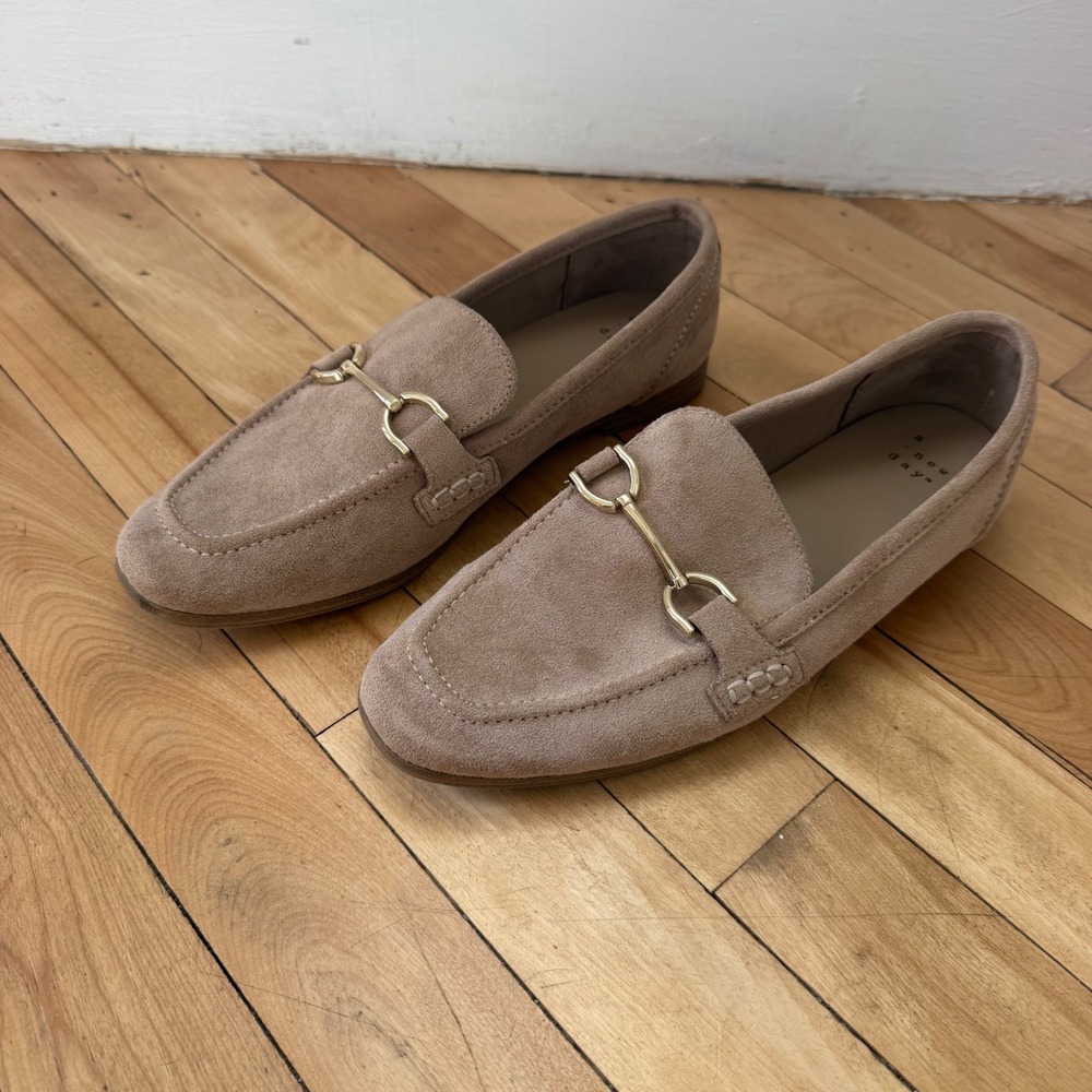 A New Day Tan Faux Suede Horsebit Loafers Gold Hardware Flats Size 7.5 - Picture 9 of 9